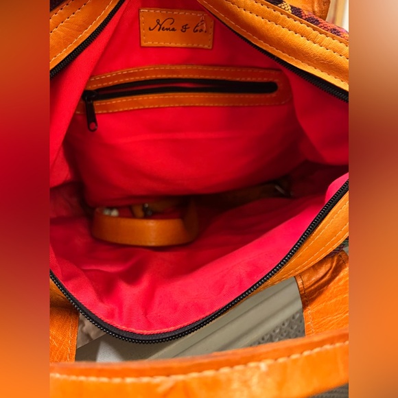 Nena and Co Large Crossybody Tote - Picture 3 of 4